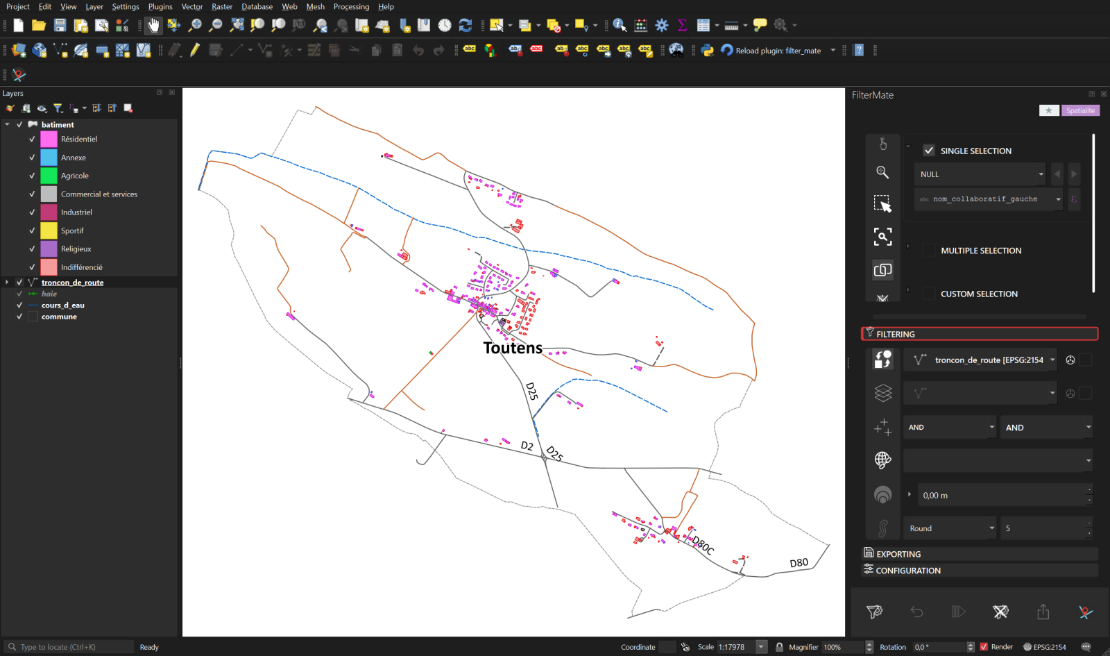 Step 1: the road layer is active in the Layers panel and shown as source layer in FilterMate